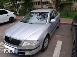 Gri Utilizat 2008 Skoda Octavia Classic Hatchback | 2.600 EUR (Preț bun)