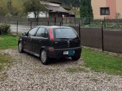 Culoareverde Utilizat 2001 Opel Corsa Elegance Hatchback | 1.000 EUR (Preț OK)