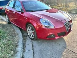 Rosu Utilizat 2013 Alfa Romeo Giulietta Hatchback | 4.950 EUR