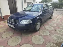 Albastru Utilizat 2005 VW Passat Break | 2.350 EUR (Preț bun)