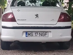 Alb Utilizat 2005 Peugeot 407 Berlinǎ | 900 EUR (Preț bun)