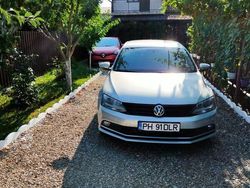 Argintiu Utilizat 2015 VW Jetta Comfortline Berlinǎ | 9.000 EUR (Preț OK)