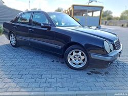 Utilizat 2000 Mercedes 220 Berlinǎ | 3.250 EUR