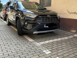 Culoarenegru Utilizat 2019 Toyota RAV4 Luxury SUV | 17.800 EUR (Preț bun)