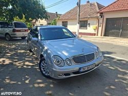 Culoareargint Utilizat 2002 Mercedes E220 Berlinǎ | 3.799 EUR (Preț bun)