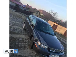 Violet Utilizat 2001 Volvo V40 Break | 1.350 EUR