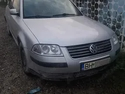 Gri Utilizat 2000 VW Passat Berlinǎ | 1.250 EUR
