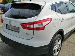 Alb Utilizat 2015 Nissan Qashqai SUV | 11.700 EUR (Puțin scump)