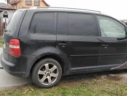 Negru Utilizat 2004 VW Touran Monovolum | 2.000 EUR