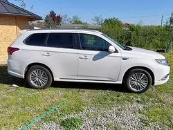 Culoarealb Utilizat 2019 Mitsubishi Outlander P-HEV Instyle SUV | 22.000 EUR (Puțin scump)