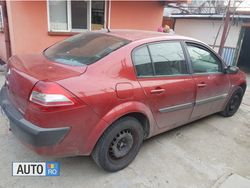 Rosu Utilizat 2006 Renault Mégane II Berlinǎ | 1.550 EUR (Preț OK)
