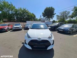 Alb Utilizat 2024 Toyota Yaris Hybrid Business Edition | 24.600 EUR (Scump)