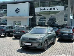 Verde inchis normal Utilizat 2025 VW Tiguan Elegance SUV | 47.990 EUR