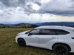 Alb Utilizat 2023 Toyota Highlander Luxury SUV | 61.000 EUR