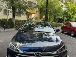 Culoarealbastru Utilizat 2019 Hyundai Elantra Berlinǎ | 12.200 EUR (Super Preț)