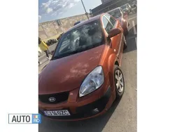 Portocaliu Utilizat 2006 Kia Rio Berlinǎ | 1.800 EUR