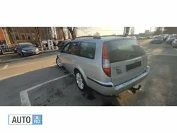 Argintiu Utilizat 2004 Ford Mondeo Break | 1.499 EUR (Preț bun)