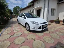 Alb Utilizat 2013 Ford Focus Hatchback | 2.400 EUR (Super Preț)