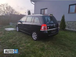 Negru Utilizat 2010 Opel Zafira Monovolum | 2.300 EUR (Preț bun)