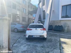 Alb Utilizat 2015 Toyota Auris Hybrid Edition Hatchback | 12.295 EUR (Preț OK)