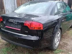Utilizat 2005 Audi A4 Berlinǎ | 2.200 EUR (Preț bun)