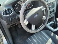 Gri Utilizat 2010 Ford Focus Berlinǎ | 1.700 EUR (Preț bun)