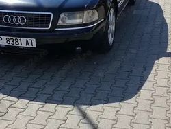 Albastru Utilizat 2001 Audi A8 Berlinǎ | 9.000 EUR