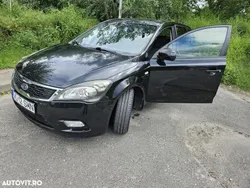 Negru Utilizat 2011 Kia Ceed City Hatchback | 2.300 EUR (Super Preț)