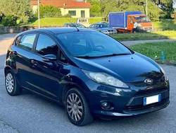 Albastru Utilizat 2010 Ford Fiesta Hatchback | 2.400 EUR