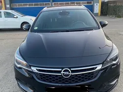Culoarenegru Utilizat 2016 Opel Astra Active Berlinǎ | 5.000 EUR (Preț bun)
