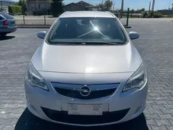 Argintiu Utilizat 2011 Opel Astra Cosmo Break | 4.500 EUR (Preț OK)