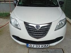 Culoarealb Utilizat 2013 Lancia Ypsilon Hatchback | 3.699 EUR