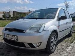 Gri Utilizat 2002 Ford Fiesta Ghia Hatchback | 1.200 EUR (Preț OK)
