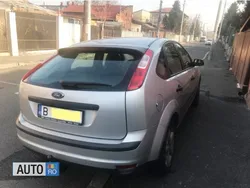 Gri Utilizat 2004 Ford Focus Hatchback | 2.950 EUR