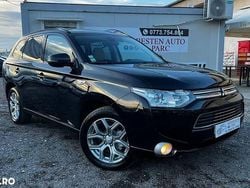 Culoarenegru Utilizat 2015 Mitsubishi Outlander P-HEV SUV | 10.700 EUR (Preț bun)