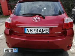 Rosu Utilizat 2010 Toyota Auris | 4.400 EUR