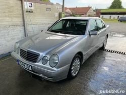 Utilizat 2000 Mercedes 220 Berlinǎ | 2.600 EUR
