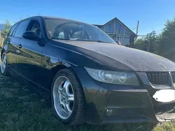 Negru Utilizat 2005 BMW 320 Break | 2.100 EUR (Super Preț)