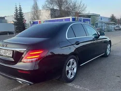 Culoarenegru Utilizat 2017 Mercedes E220 Exclusive Berlinǎ | 14.900 EUR