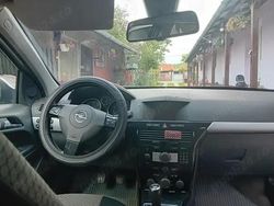 Utilizat 2010 Opel Astra Berlinǎ | 1.900 EUR
