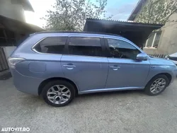 Albastru Utilizat 2014 Mitsubishi Outlander P-HEV Top SUV | 8.000 EUR