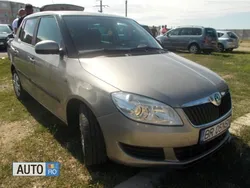 Bej Utilizat 2011 Skoda Fabia Hatchback | 4.200 EUR (Puțin scump)