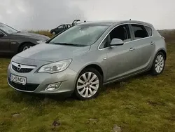 Gri Utilizat 2011 Opel Astra Hatchback | 3.350 EUR (Preț bun)