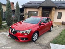 Culoarealte culori Utilizat 2017 Renault Mégane GrandTour Break | 6.999 EUR (Preț bun)