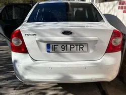 Alb Utilizat 2010 Ford Focus Titanium Berlinǎ | 2.450 EUR (Preț bun)