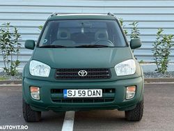 Culoareverde Utilizat 2003 Toyota RAV4 SUV | 6.699 EUR