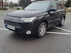 Negru Utilizat 2014 Mitsubishi Outlander P-HEV SUV | 9.100 EUR (Preț bun)
