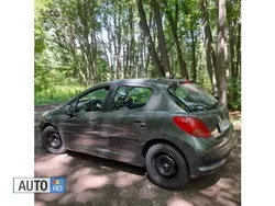 Verde Utilizat 2007 Peugeot 207 Hatchback | 2.400 EUR (Preț OK)
