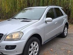 Culoareargint Utilizat 2007 Mercedes ML320 SUV | 5.000 EUR (Super Preț)