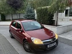 Rosu Utilizat 2006 Opel Astra Hatchback | 900 EUR (Super Preț)